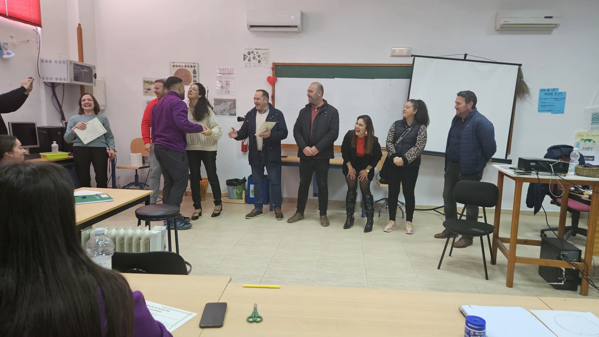 Delegada y alcalde en funciones en la entrega de diplomas