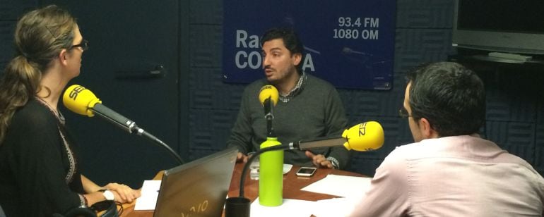 Javier Escribano, en los estudios de Radio Coruña