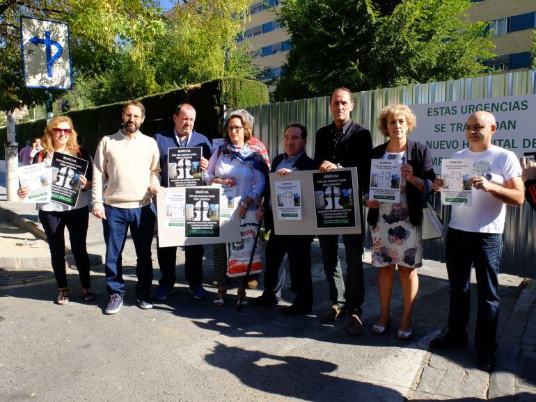 Presentación de la manifestación y pegada simbólica de carteles anunciadores