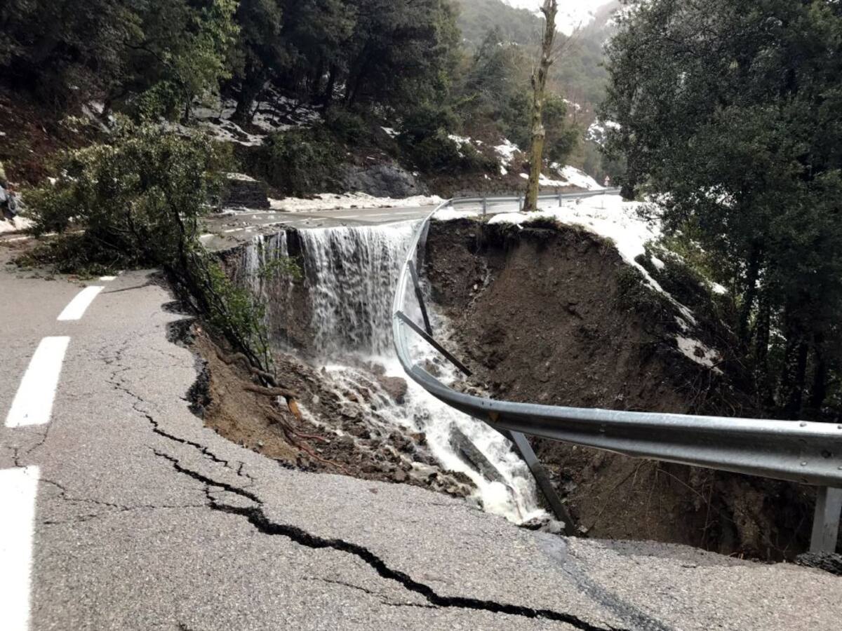 Quatre línies ferroviàries tallades i menys trens dels habituals pel temporal