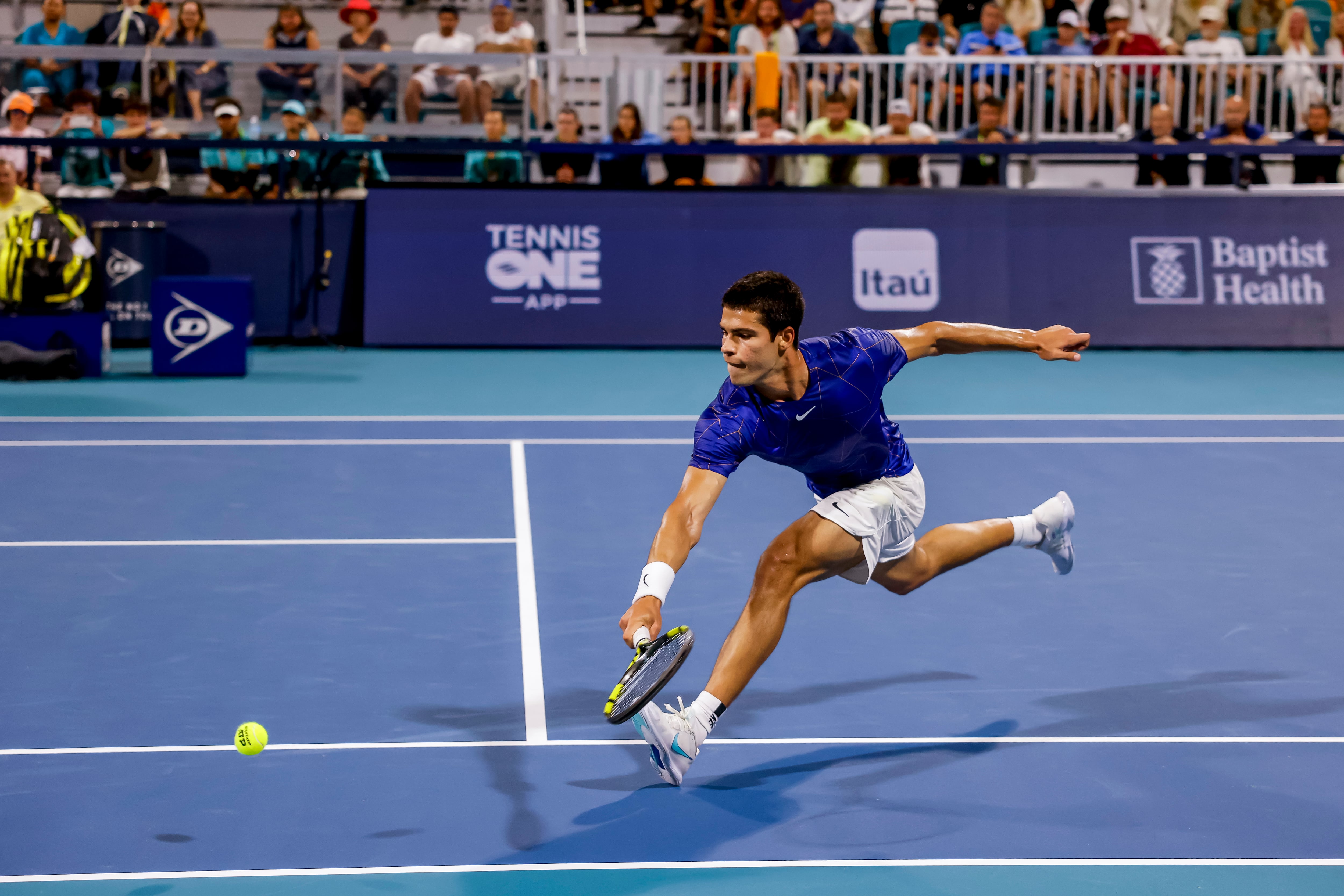 Carlos Alcaraz se impone a Tsitsipas.