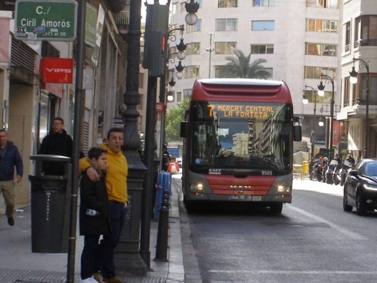 Movilidad defiende el cambio de Cirilo Amorós, y el comercio recela