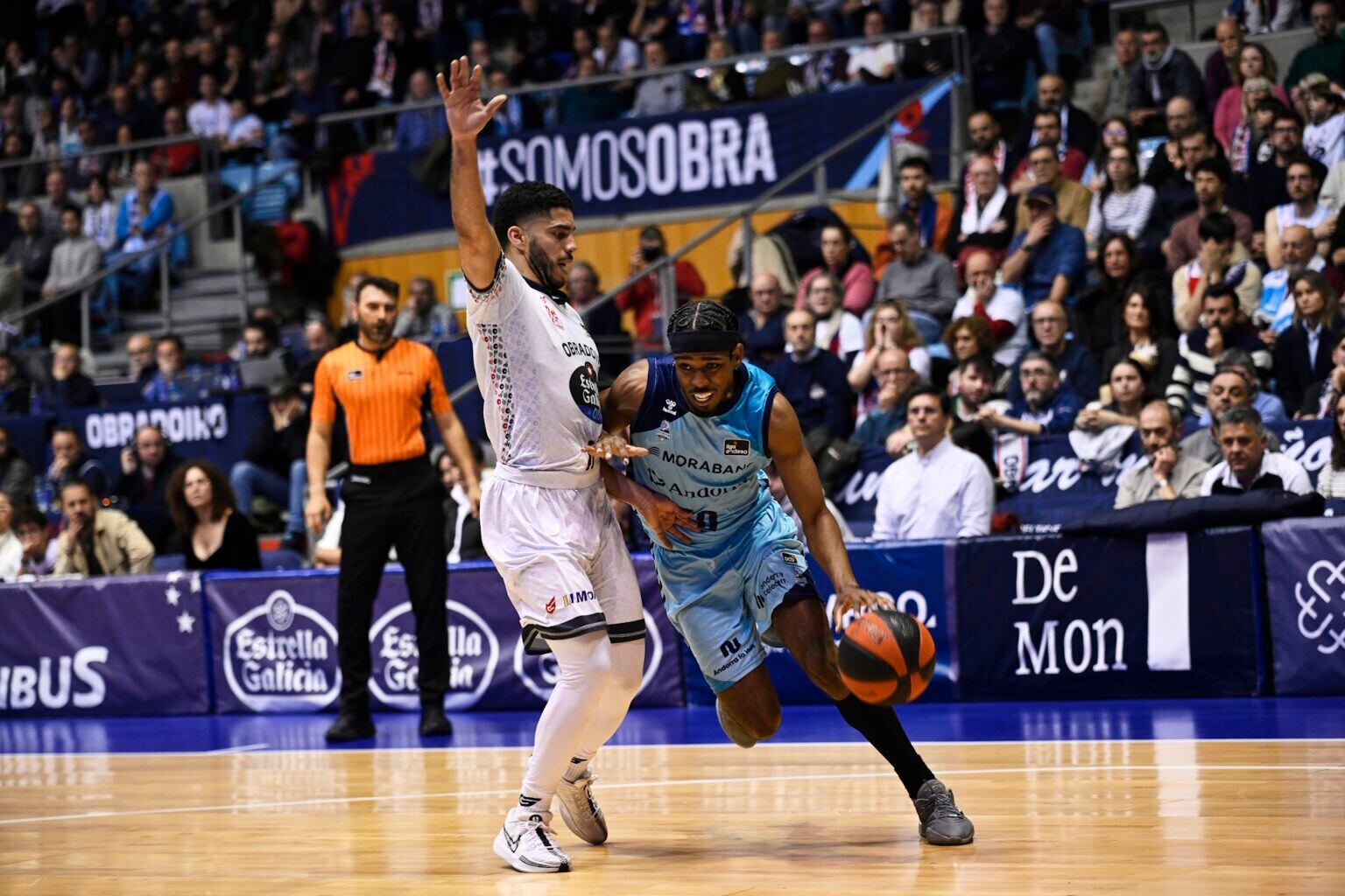 Un instant del partit entre l'Obradoiro i el MoraBanc Andorra del passat dissabte a Santiago de Compostel·la.