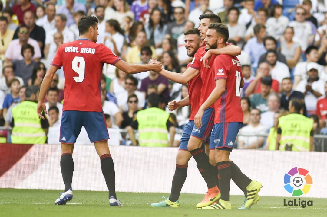 Torres, Oier y David García junto a Riera en una de las últimas derrotas de Osasuna en el Bernabeu 