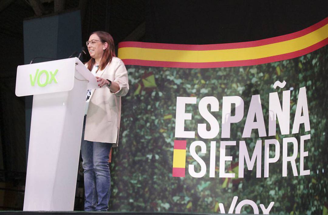 La presidenta de Vox en Castellón, Llanos Masó, en un acto de partido en el recinto de ferias y mercados.