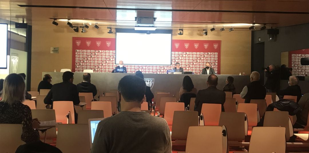 Presentación ante los medios de comunicación de las cuentas del club 