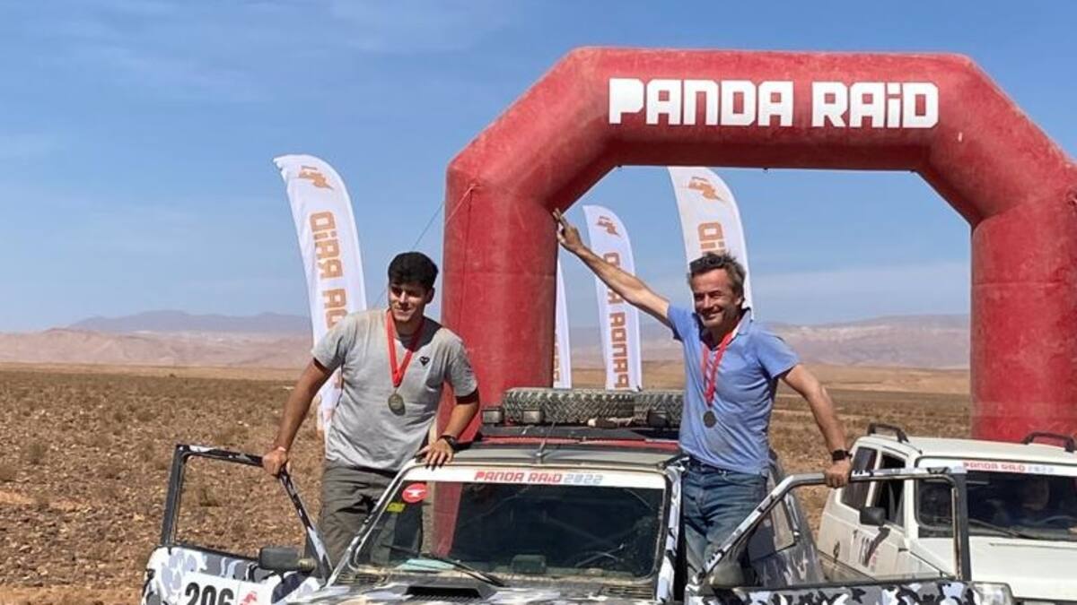 Los pilotos arandinos Tomás y Juan Olivares repasan en El Banquillo su reciente experiencia en la Panda Raid 2022