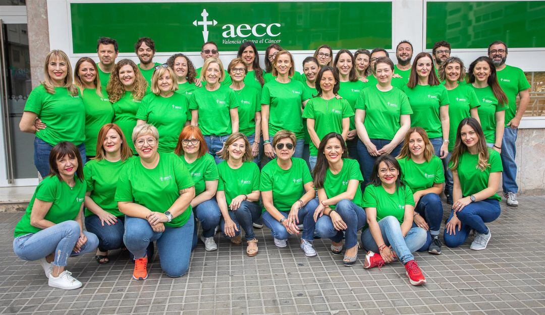 Equipo de la Asociación Española Contra el Cáncer de València