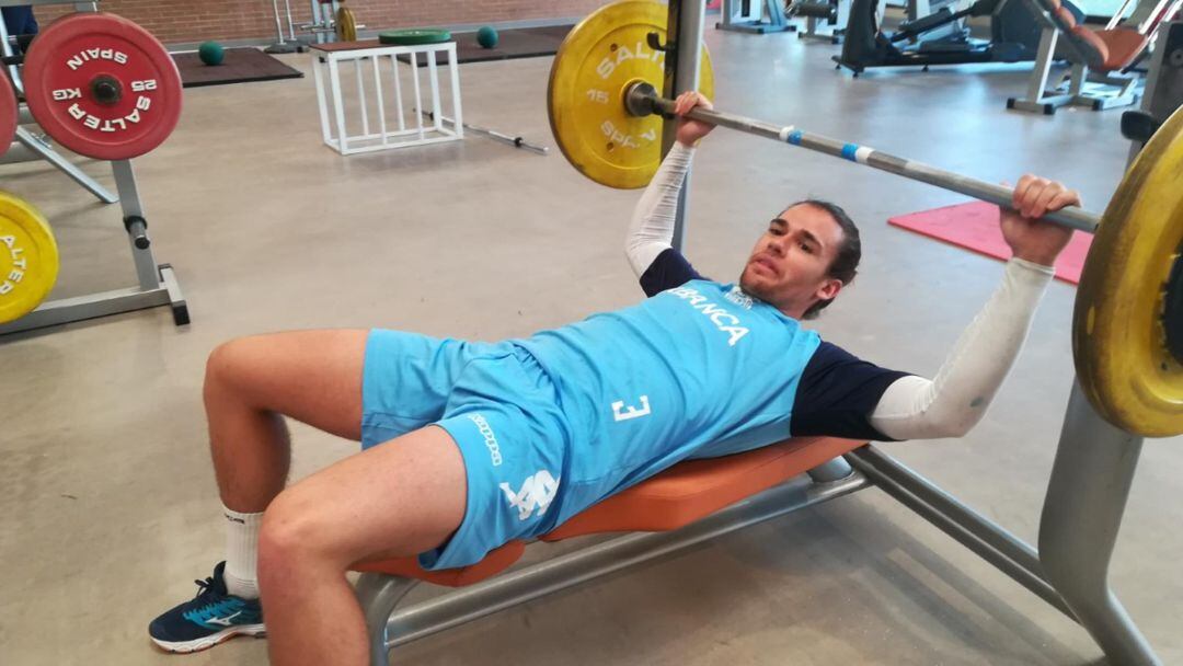 Mario López vive su octava pretemporada con la camiseta del ABANCA Ademar