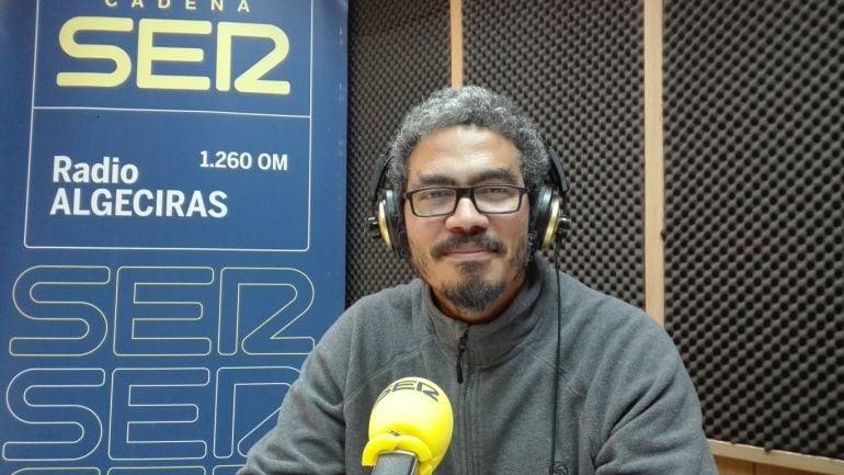 Stewart Mundini nos deja sus versos para la radio.