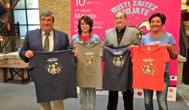 Joseba Pérez de Heredia, Estíbaliz Cantó, Fernando Aránguiz e Iratxe Asurmendi durante la presentación de la campaña.