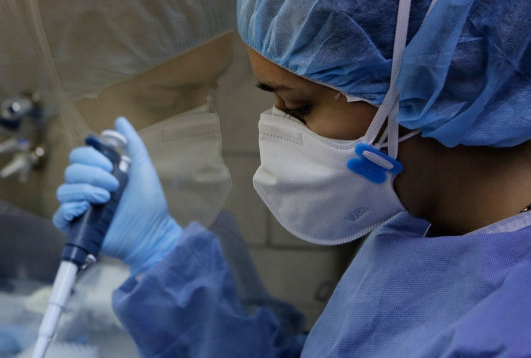 19 June 2021, Venezuela, Caracas: A health worker in protective clothing works on blood samples for coronavirus tests at the National Institute of Hygiene, the only WHO-certified facility in Caracas.
