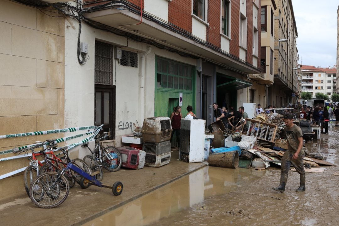 Una calle de Tafalla tras las graves inundaciones.