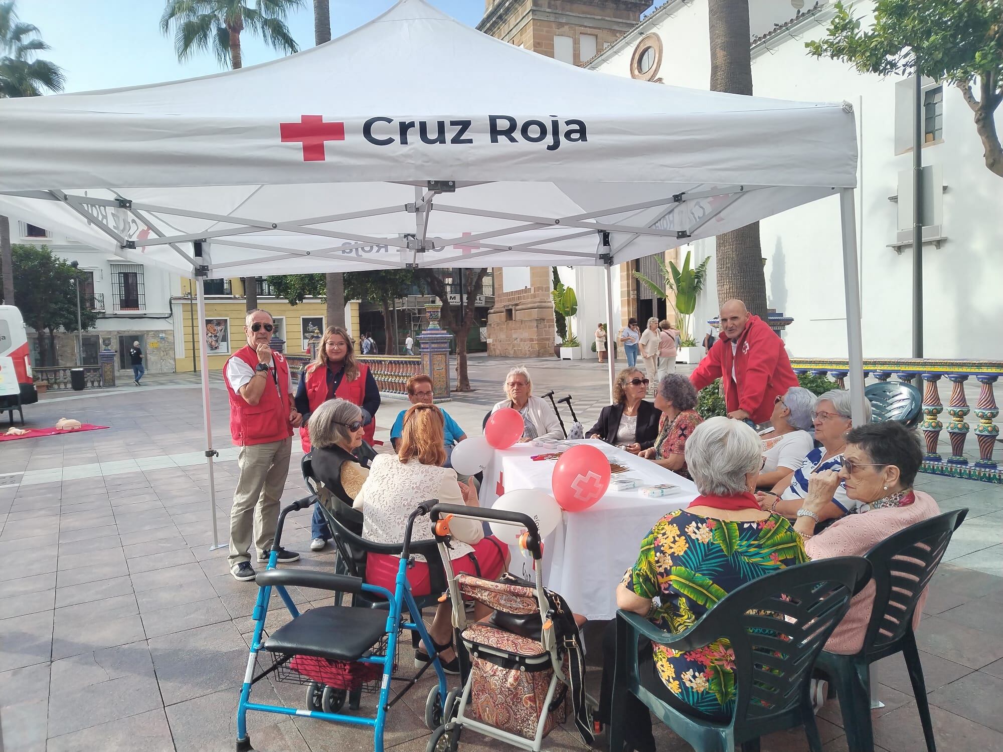 Stands del Día de la Banderita en la Plaza Alta