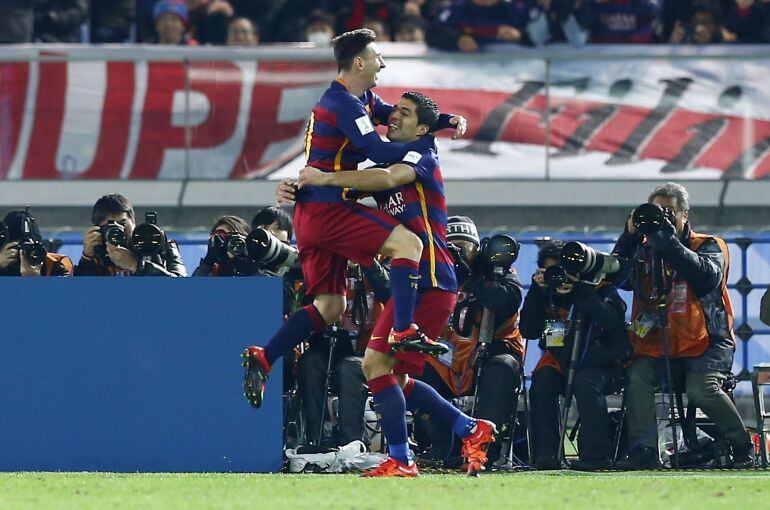 Messi y Suárez celebran el segundo gol del Barça