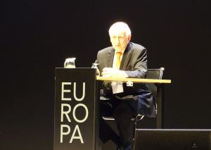 Leopoldo Abadía, durante su ponencia.