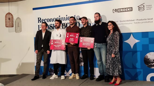 Carlos Casillas y García Garrido, y Maore Ruíz y Omar Escarra, premios Eroski-BCC