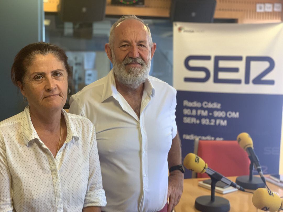 Lola Rodríguez y Antonio Pavón, secretarios provinciales de CC.OO. y UGT, en los estudios de Radio Cádiz