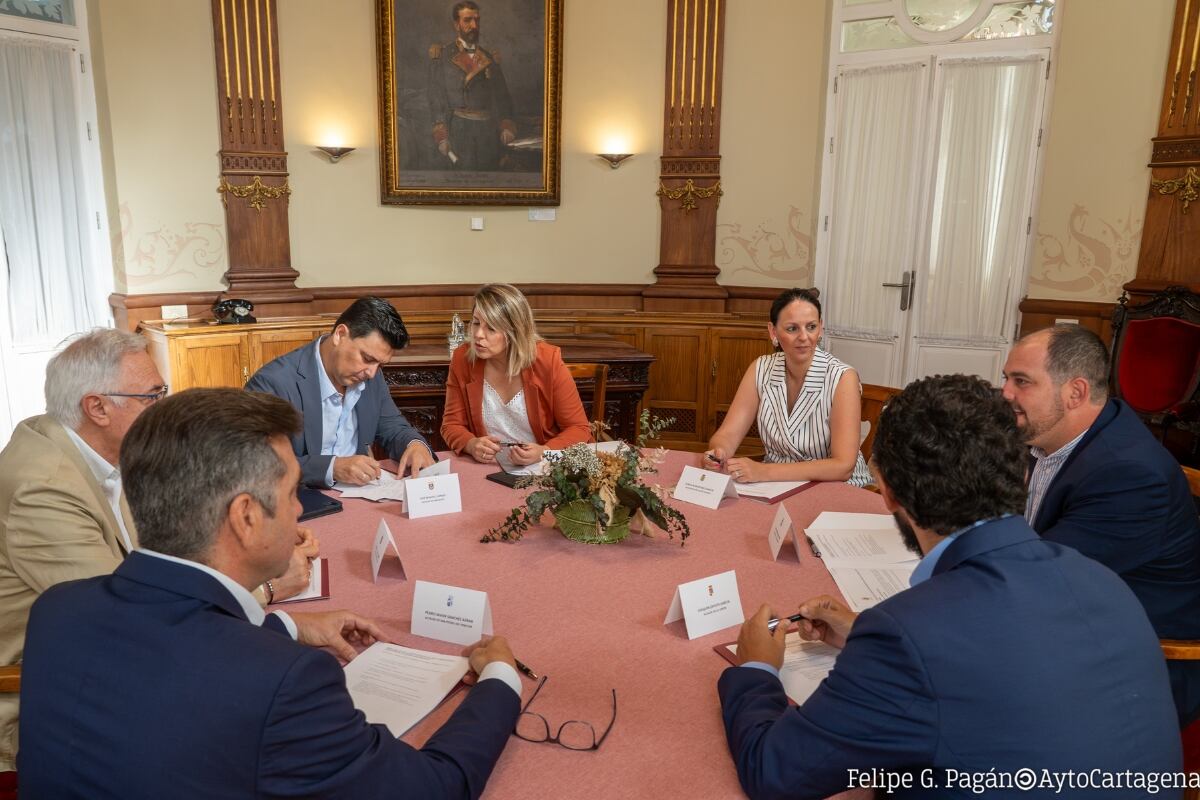 Los alcaldes de los siete municipios de la comarca reunidos en el Palacio Consistorial de Cartagena