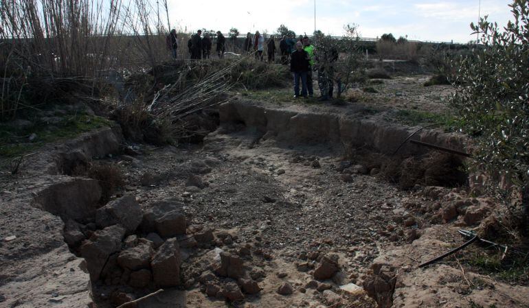 Imatge d'arxiu del torrent del costat de la T11 a Reus l'any 2011