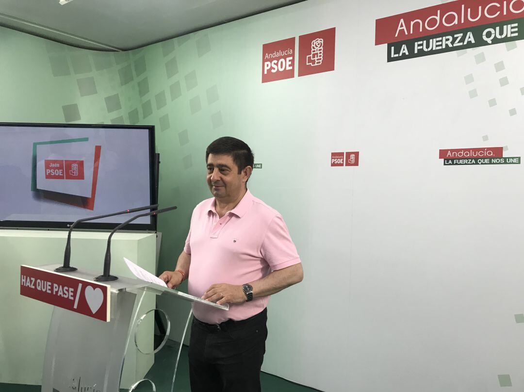 Francisco Reyes en la sede del PSOE provincial. 