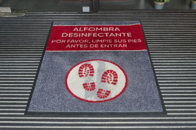 Una alfombra desinfectante.