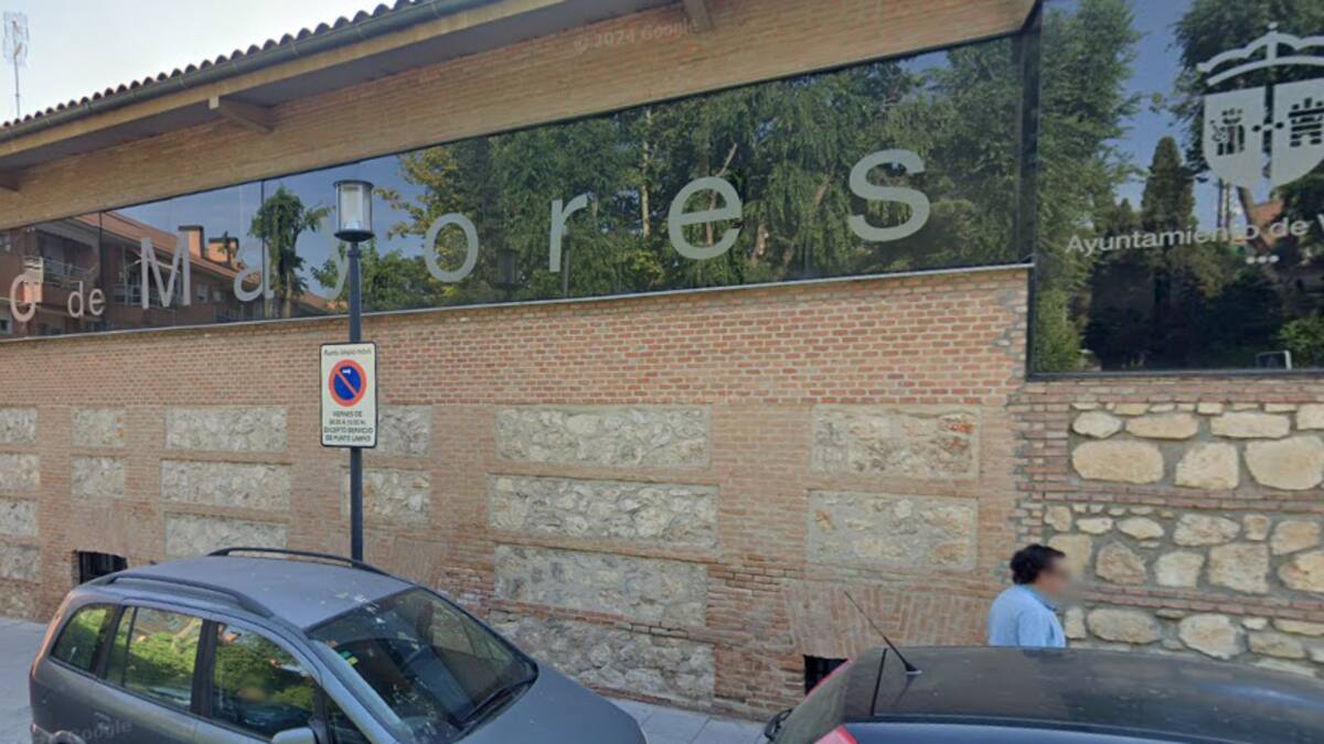 David Conde, alcalde de Valdemoro, habla sobre la situación del centro de mayores.