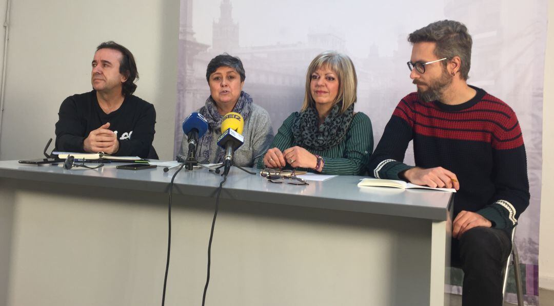 La vencedora de las primarias de Podemos en Jaén, Lucía Real (segunda por la izquierda), en una imagen de archivo.