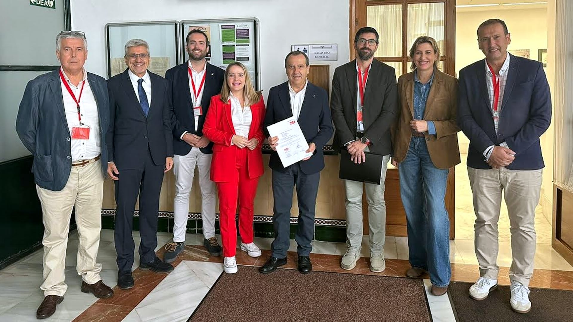 El alcalde de Campillos en el Parlamento de Andalucía junto a dirigentes del PSOE