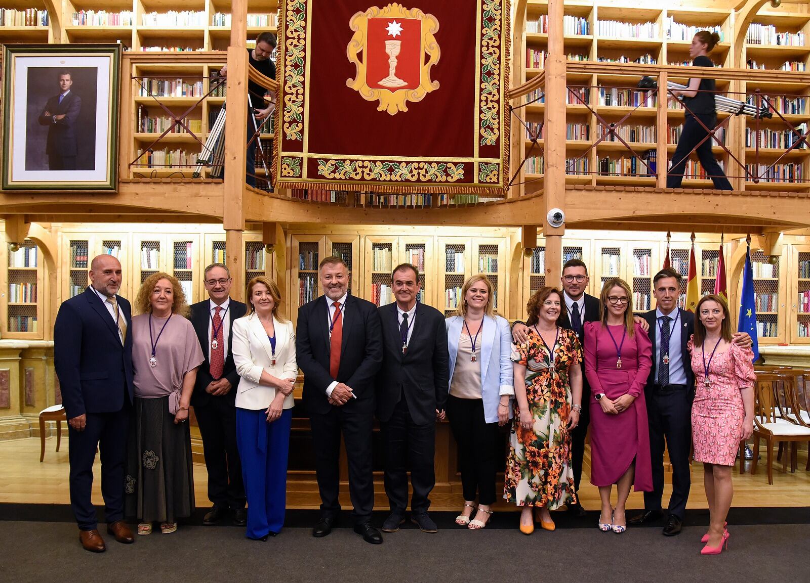 Los doce concejales del equipo de gobierno en el pleno de investidura