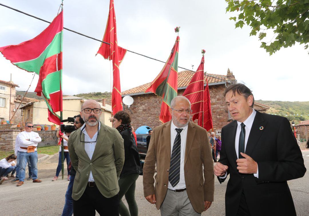 Javier Ortega, Francisco Igea y Jesús María Mediavilla en el XXVI Acto de Exaltación del Fuero de Brañosera