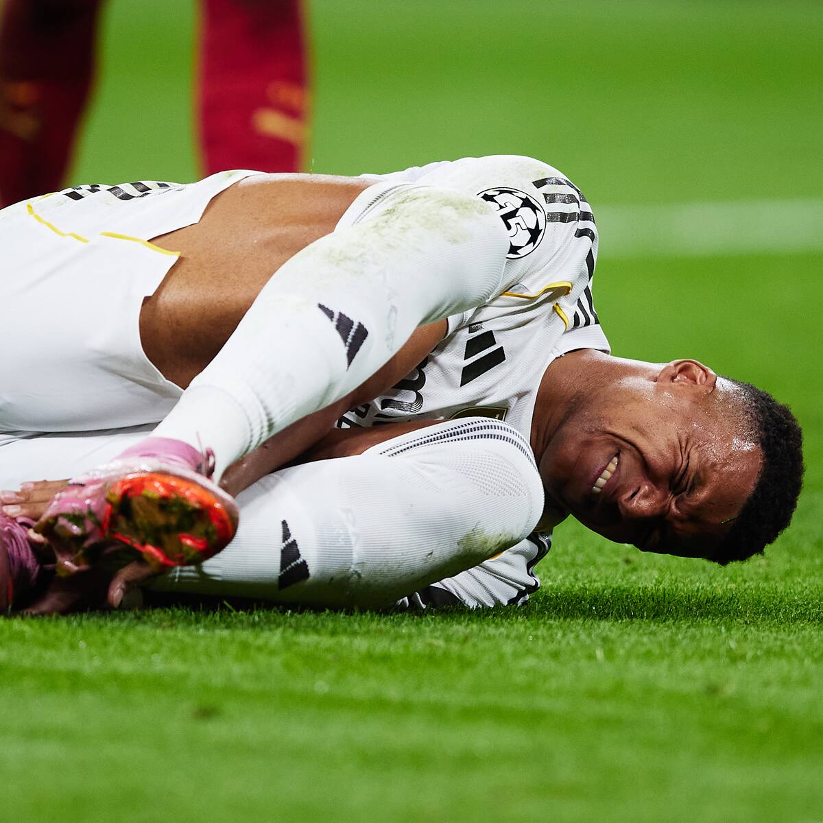 Mbappé, baja contra el Betis y seria duda para la Supercopa por un esguince en su rodilla izquierda