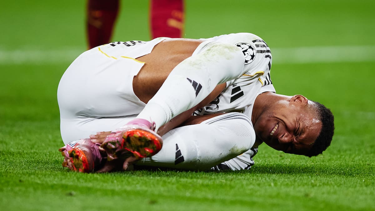 Mbappé, baja contra el Betis y seria duda para la Supercopa por un esguince en su rodilla izquierda