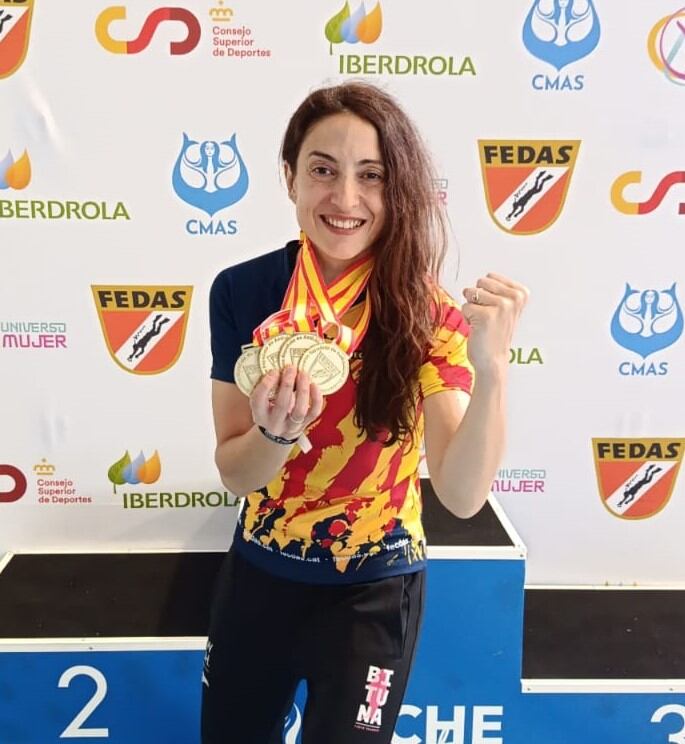 Isabel Sánchez-Arán con sus cuatro medallas de oro