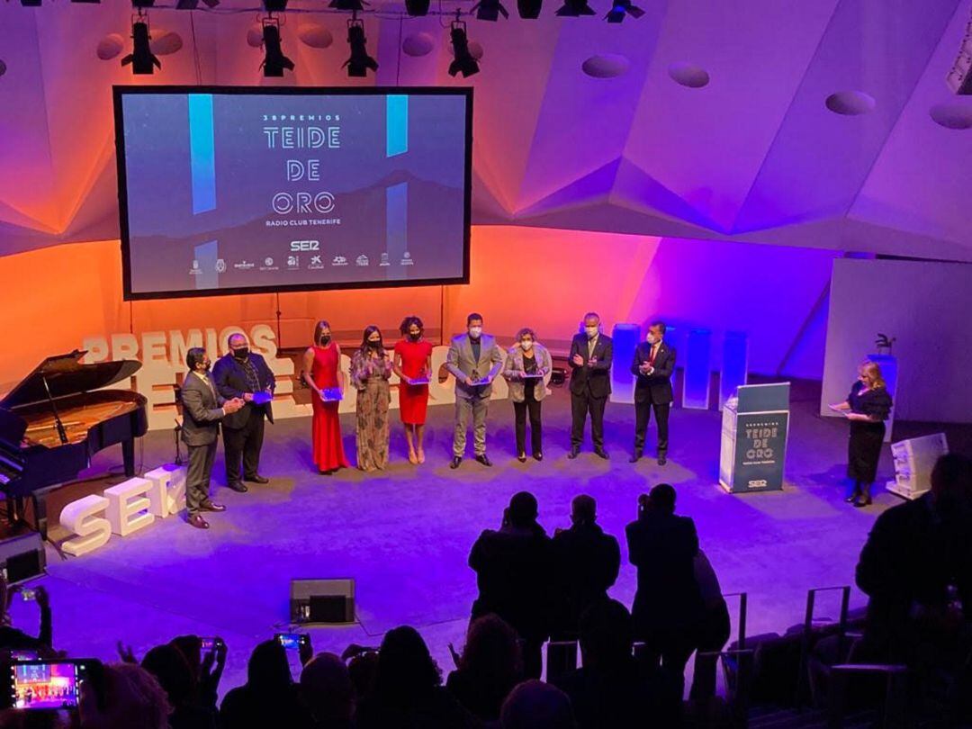 El Auditorio Adán Martín de Santa Cruz de Tenerife acogió una nueva entrega de los Premios Teide de Oro de Radio Club Tenerife.