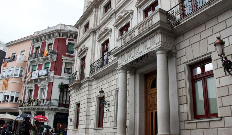 Façana de l'ajuntament de Reus.