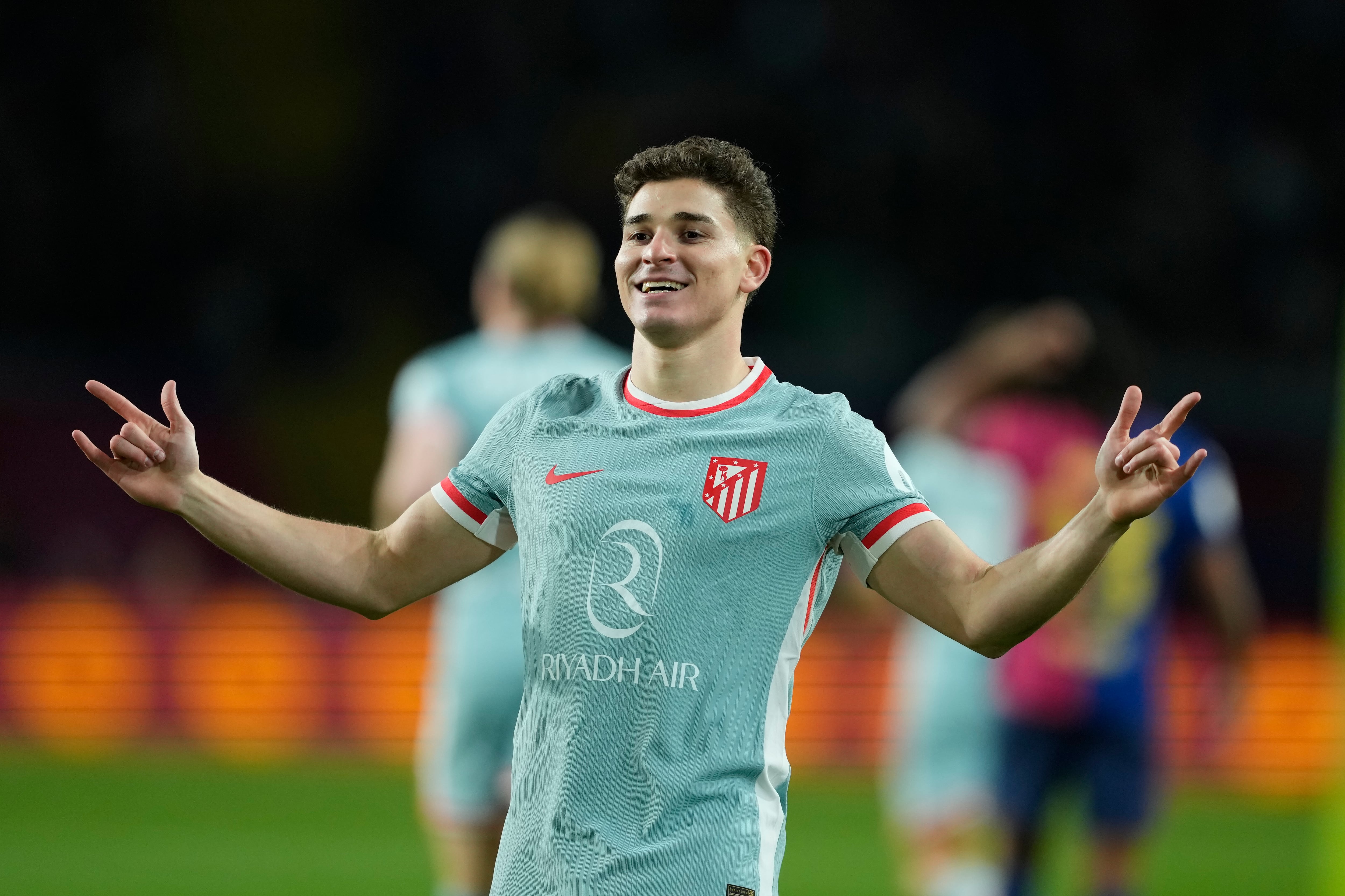 Julián Álvarez celebrando el gol ante el FC Barcelona