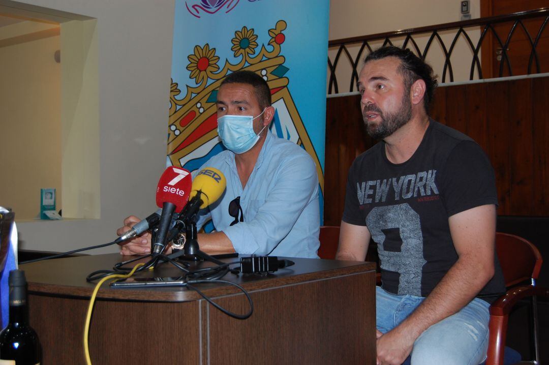 Juan Pedro Ramos junto a Juan Carlos Gómez en la rueda de prensa del viernes