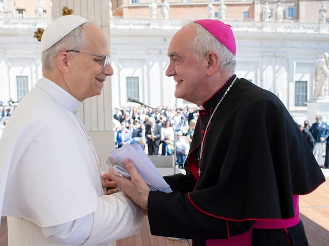 El papa León XIV con el obispo, Ángel Pérez. Foto: Diócesis Barbastro-Monzón