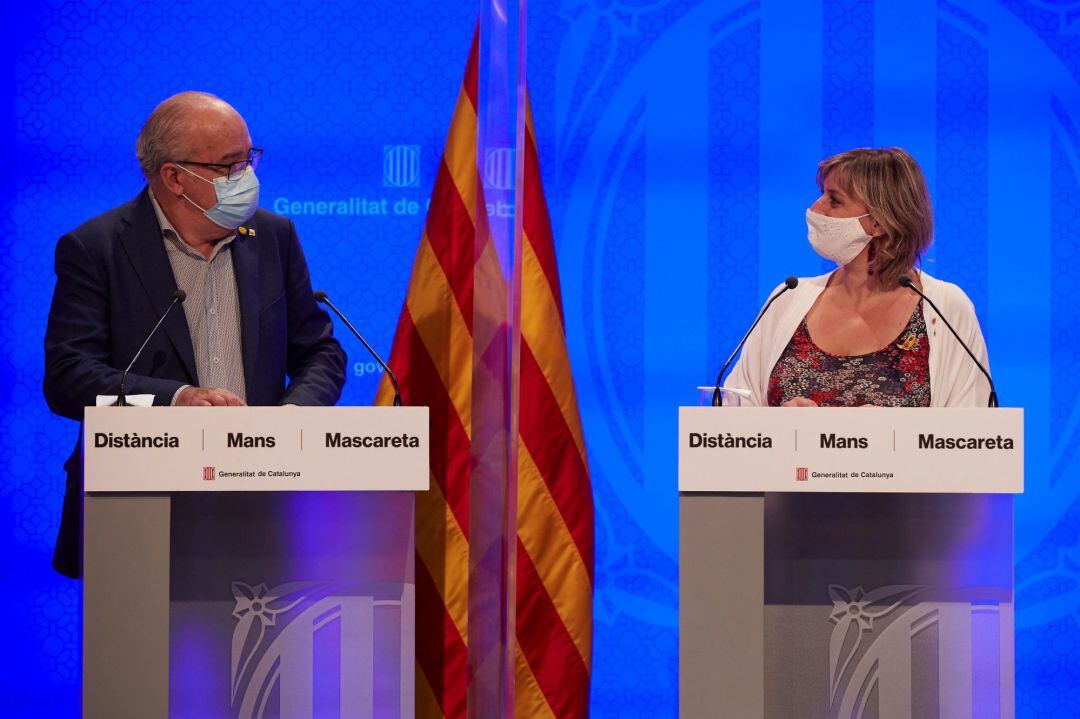 Josep Bargalló i Alba Vergés durant l'anunci de les noves mesures