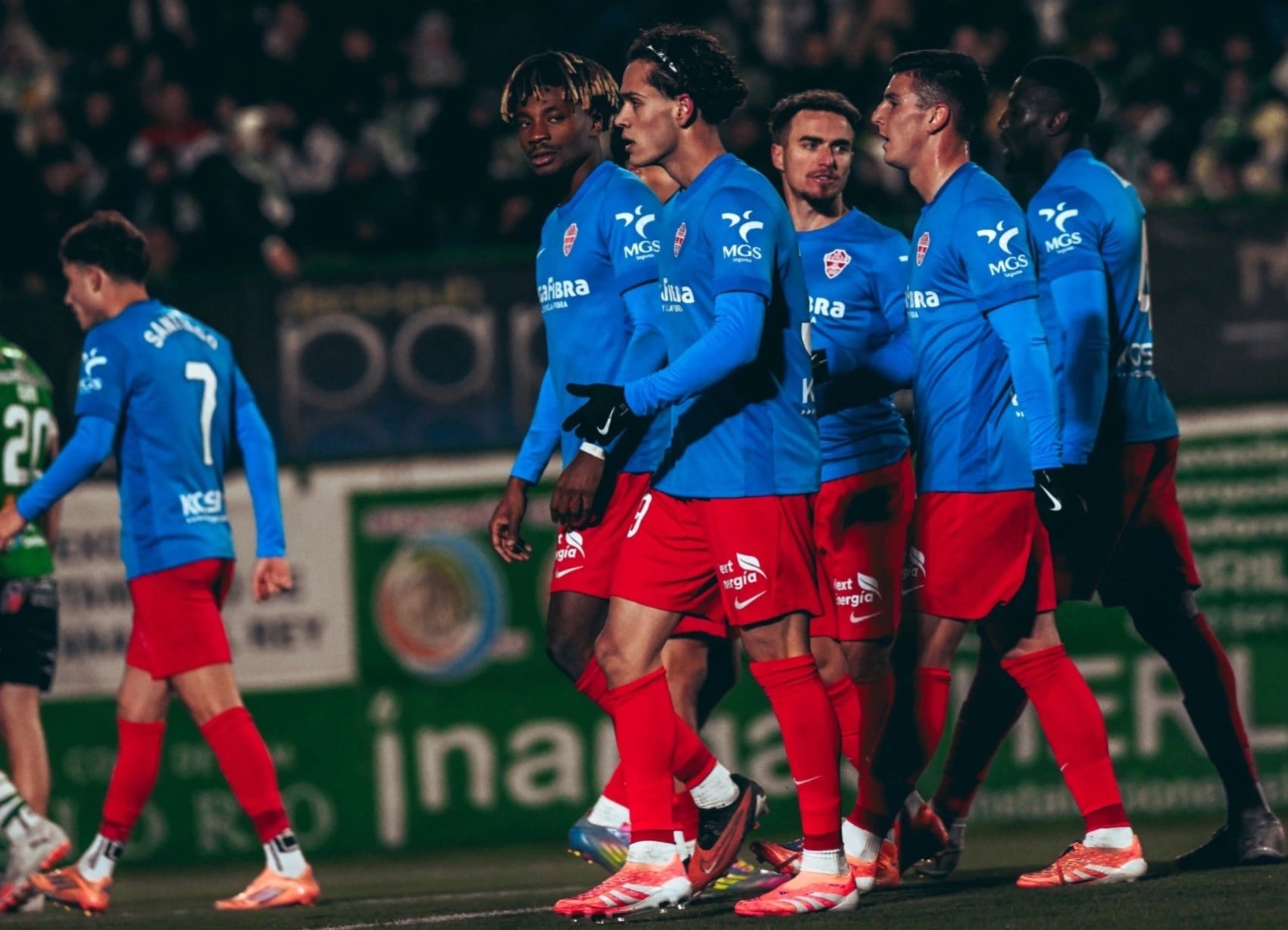 Los jugadores del Elche tras celebrar uno de los goles en Quintanar del Rey la ronda anterior