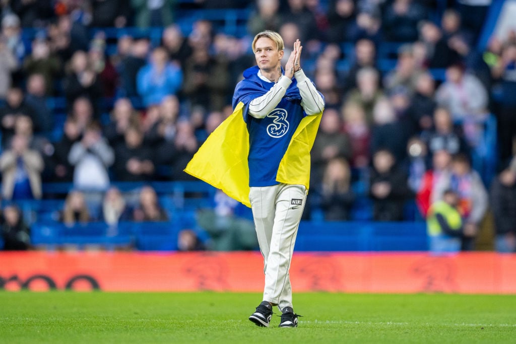 Mykhaylo Mudryk en su presentación en Stanford Bridge con el Chelsea