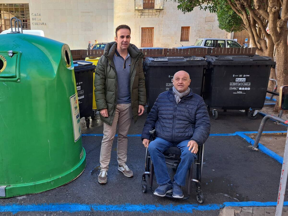 Concejalía de limpieza y AMIF desarrollan los nuevos modelos de islas de contenedores con material plástico reciclado