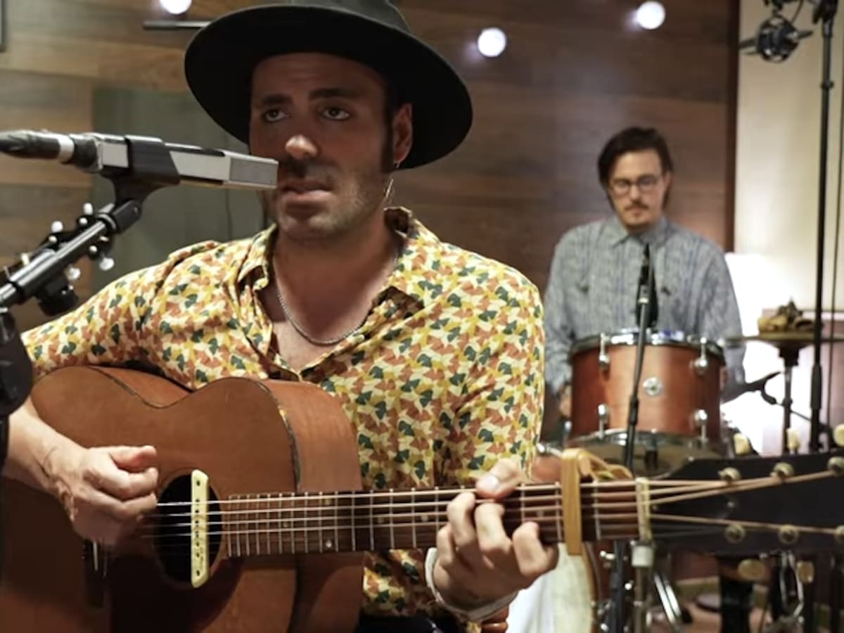 Conversamos con el cantante Luis Carrillo