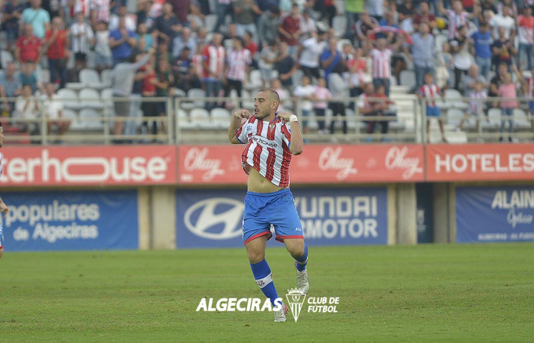 Antonio Sánchez celebra un gol.