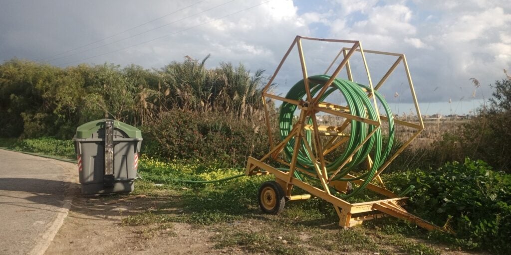 Avanzan los trabajos para soterrar la línea eléctrica que atraviesa las Salinas de Marchamalo