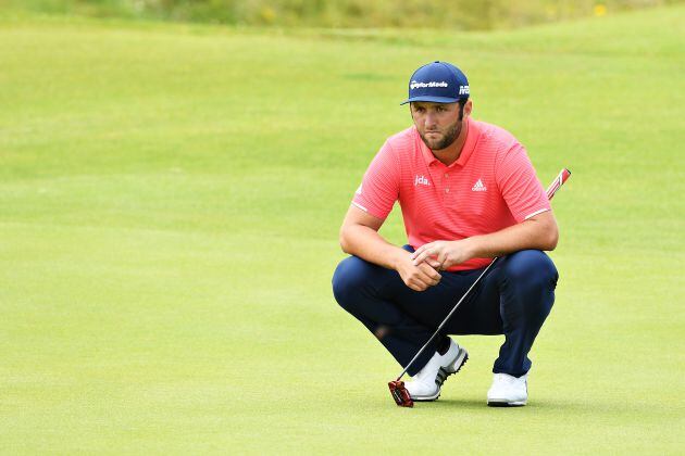 Jon Rahm estudia las posibilidades de uno de sus golpes