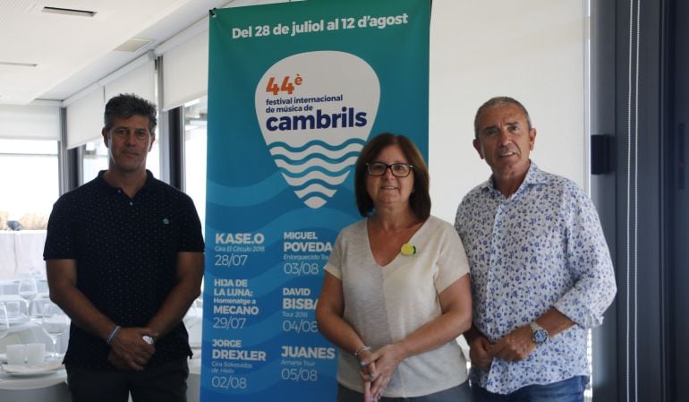 Pla mig del director de la 44ª edició del Festival Internacional de Cambrils, Martín Pérez, amb Camí Mendoza, alcaldessa de Cambrils, i Lluís Abella, regidor de Cultura de Cambrils. 