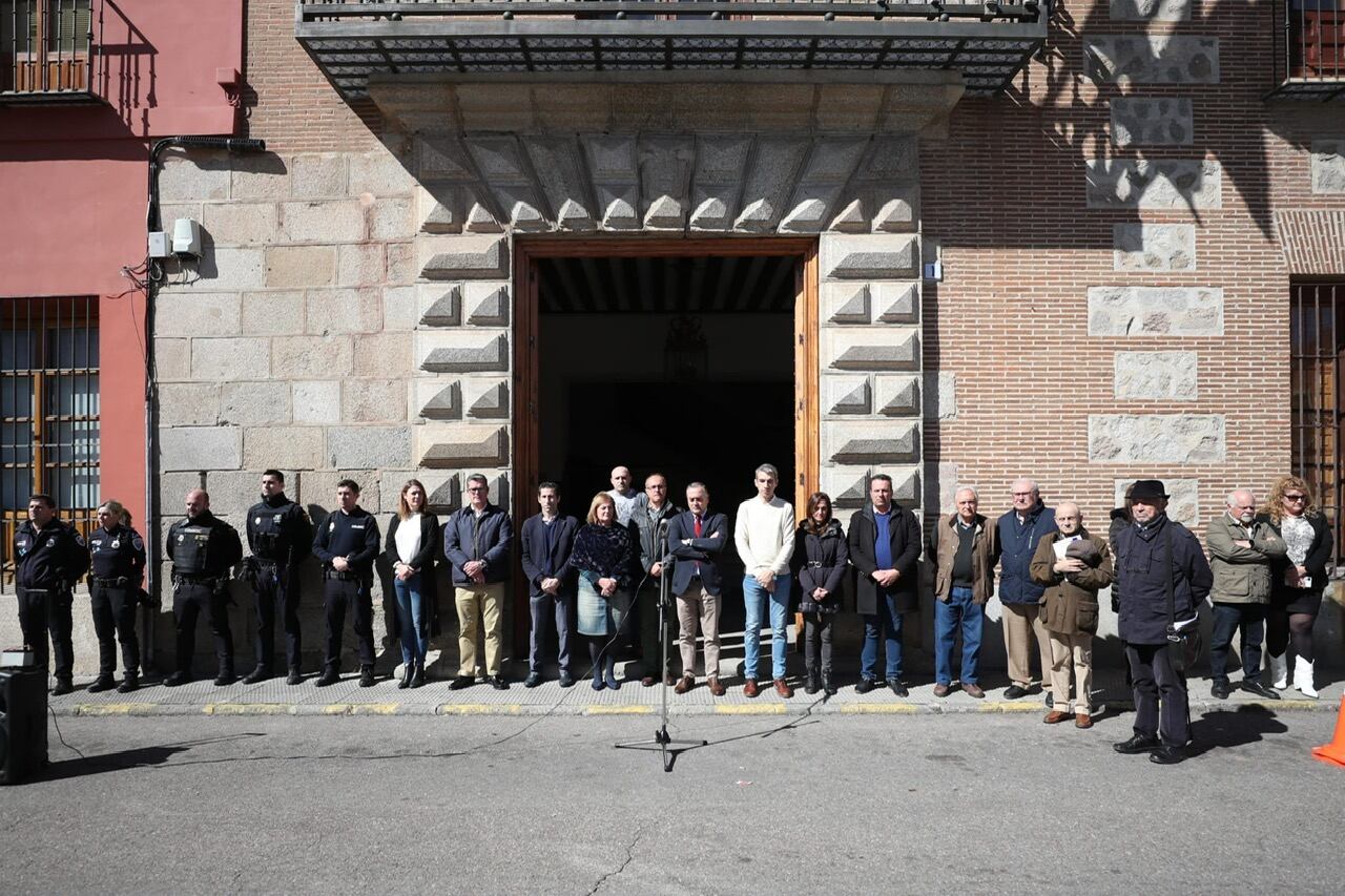 Minuto de silencio en recuerdo a todas las víctimas de los atentados del 11 de marzo en Talavera de la Reina.