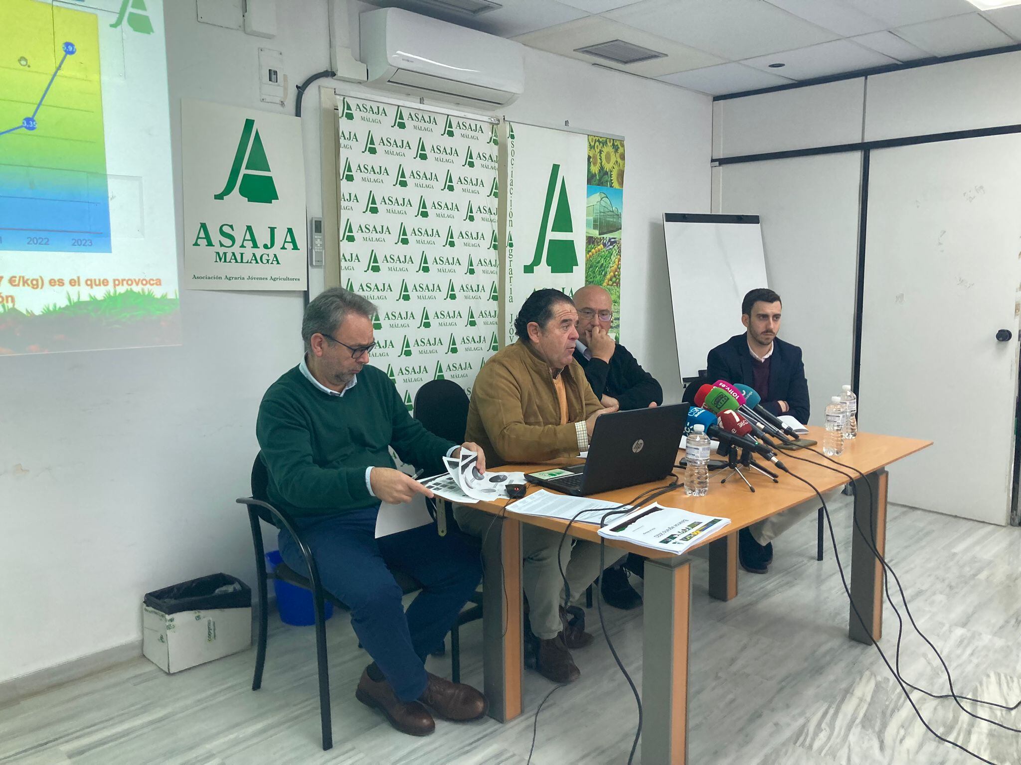 Baldomero Bellido, presidente, benjamin Fauli, frutas y hortalizas ASAJA málaga, santiago Sánchez, dpto ayudas y Alberto Perez, dpto ganadería